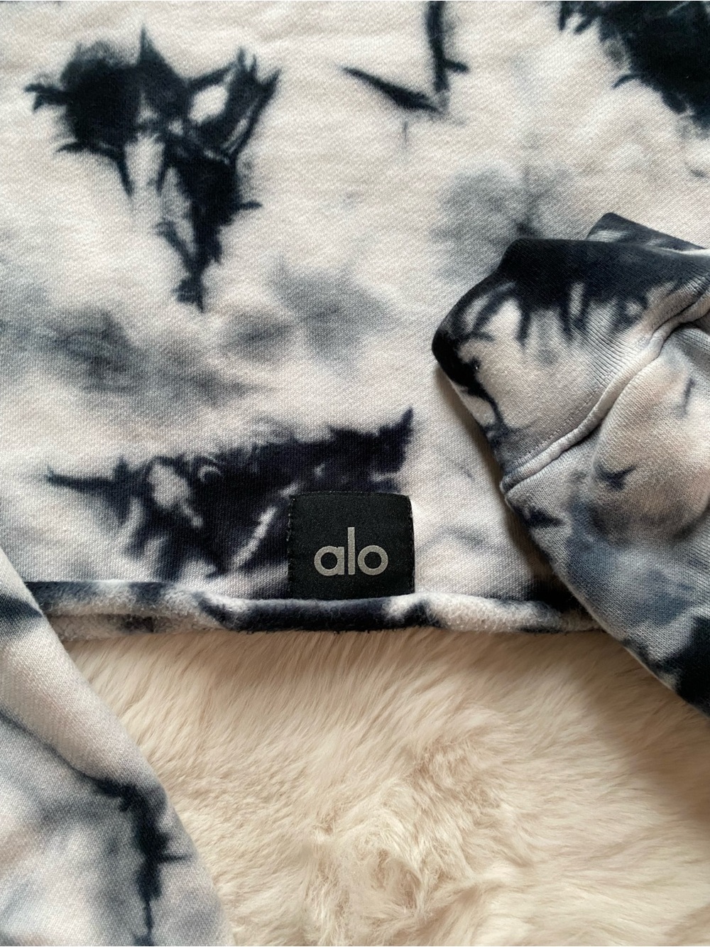 ALO Yoga Black & White Tie-Dye Cropped Sweatshirt - Picture 5 of 5